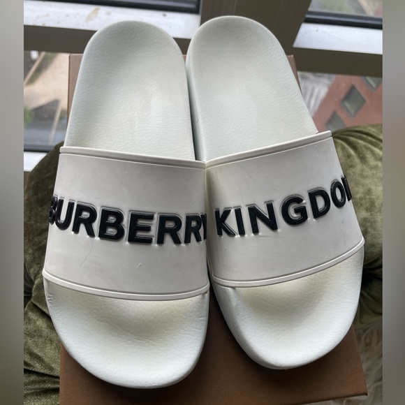 Burberry Kingdom LOGO SLIDES - Picture 2 of 16